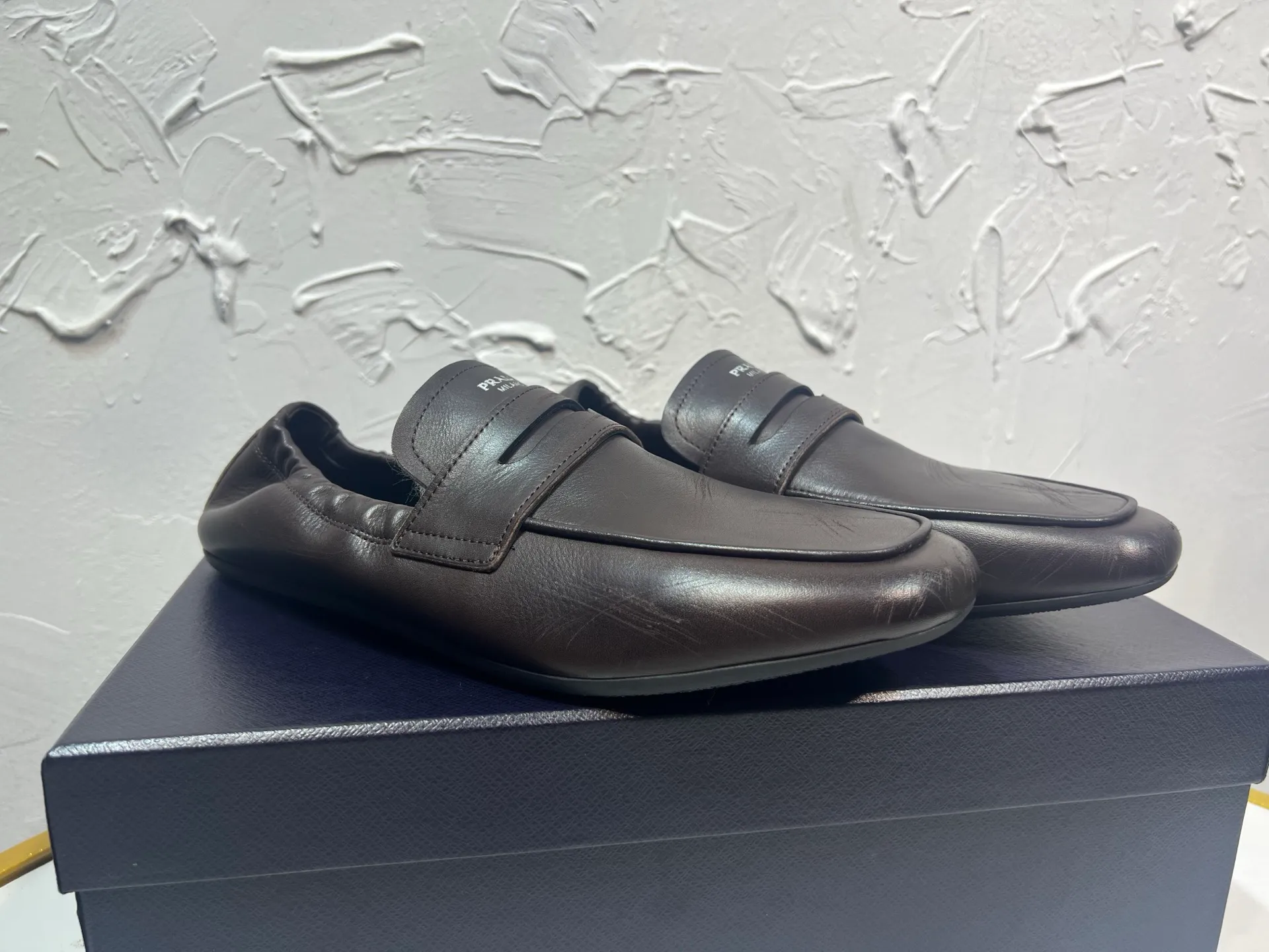 P780 prada derby2025 spring and autumn latest Prada one-legged retro men's loafers, Shuffle hollowed-out men's shoes, upper cowhide, lining and foot cowhide, rubber sole, black and brown 2-color original packaging Code number: 39-46